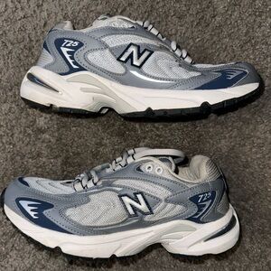 New Balance 725 Women’s Size 7 Grey and Blue